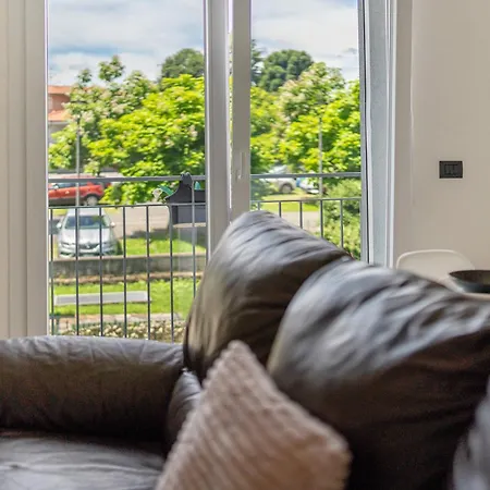 Lilia Semesterbostad Arona